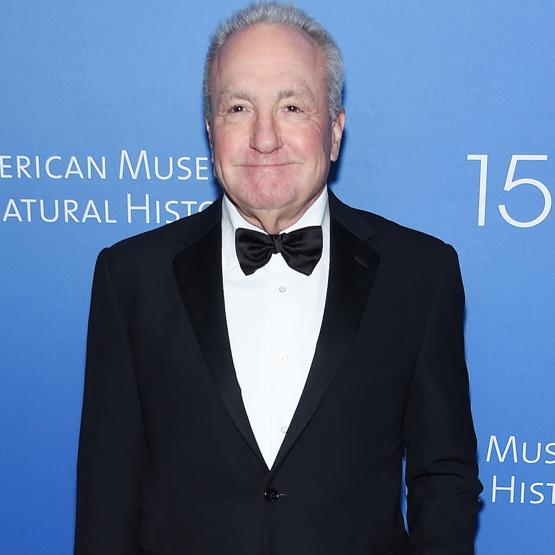 See Lorne Michaels welcome the SNL forged again to the studio